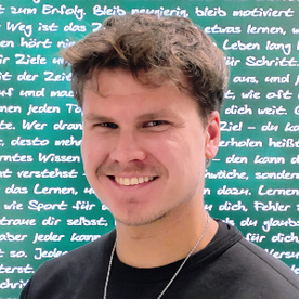 Julian H. gibt Nachhilfeunterricht für Englisch