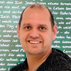 Thomas E. ist unser pädagogischer Leiter und gibt Nachhilfeunterricht für Mathematik, Latein und Rechnungswesen