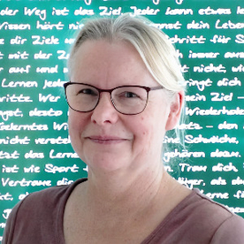 Alexandra R. gibt Nachhilfeunterricht für Mathematik