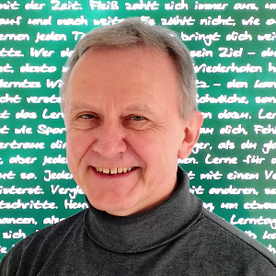 Udo Sch. gibt Nachhilfeunterricht für Deutsch, Mathematik und Englisch